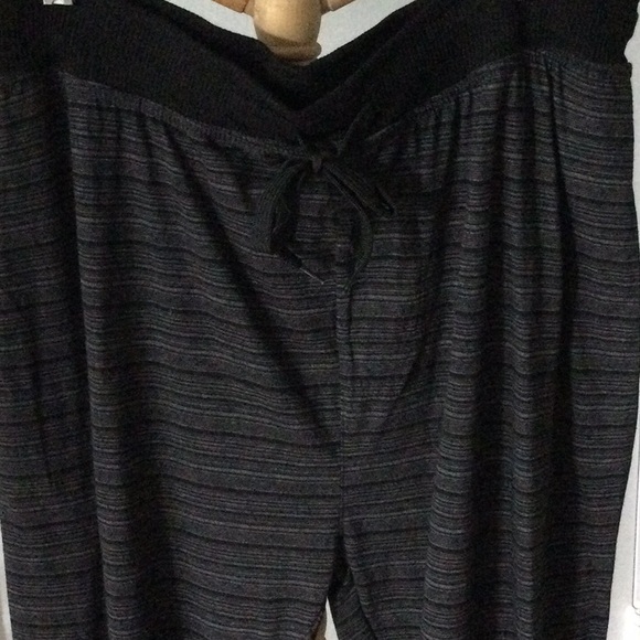 BOTTOMS O-U-T leggings - Picture 2 of 6